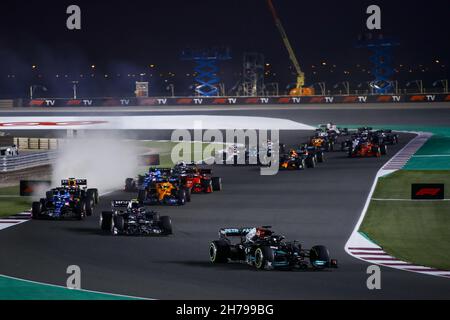 Début de la course, 44 HAMILTON Lewis (gbr), Mercedes AMG F1 GP W12 E Performance, action pendant la Formule 1 Ooredoo Qatar Grand Prix 2021, 20e tour du Championnat du monde de Formule 1 2021 de la FIA du 19 au 21 novembre 2021 sur le circuit international de Losail, à Lusail,Qatar - photo: Xavi Bonilla/DPPI/LiveMedia Banque D'Images