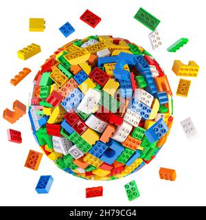 Sphère de briques et de blocs de jouets colorés isolés sur blanc.illustration 3d Banque D'Images