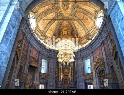 Intérieur de la belle église de Clerigos à Porto au Portugal Banque D'Images