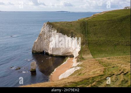 Chauves-souris Head vue depuis le sentier côtier au-dessus de Swyre Head sur la côte jurassique, Dorset, Angleterre, Royaume-Uni. Banque D'Images