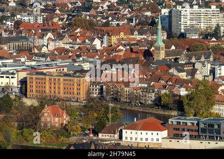 Blick vom Berg Klüt auf Hameln mit Pfortmühle und Kirche St. Nicolai, Niedersachsen, Deutschland, Europa | vue de Klüt Hill à Hamelin avec Pfor Banque D'Images