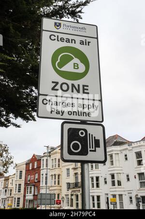 Panneau de la zone de nettoyage de l'air de Portsmouth.Le Conseil municipal de Portsmouth a introduit la zone d'air pur le 29 novembre 2021. Banque D'Images