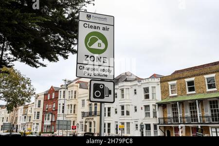 Panneau de la zone de nettoyage de l'air de Portsmouth.Le Conseil municipal de Portsmouth a introduit la zone d'air pur le 29 novembre 2021. Banque D'Images