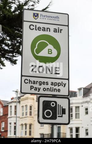 Panneau de la zone de nettoyage de l'air de Portsmouth.Le Conseil municipal de Portsmouth a introduit la zone d'air pur le 29 novembre 2021. Banque D'Images