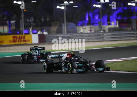 77 BOTTAS Valtteri (fin), Mercedes AMG F1 GP W12 E Performance, action 18 RET lance (CAN), Aston Martin F1 AMR21, action pendant la Formule 1 Ooredoo Qatar Grand Prix 2021, 20e tour du Championnat du monde de Formule 1 FIA 2021 du 19 au 21 novembre,2021 sur le circuit international de Losail, à Lusail, Qatar - photo: Xavi Bonilla/DPPI/LiveMedia Banque D'Images