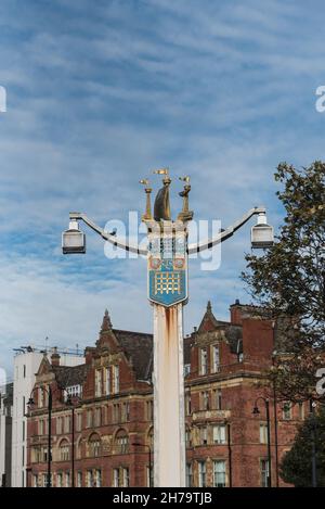 Panneau Heraldic sur Chelsea Bridge Banque D'Images