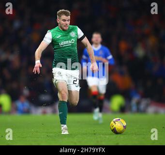 Hampden Park, Glasgow, Royaume-Uni.21 novembre 2021.Coupe de la Ligue écossaise demi-finale, Rangers contre Hibernian: Chris Cadden de Hibernian crédit: Action plus Sports/Alamy Live News Banque D'Images