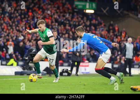 Glasgow, Royaume-Uni.21 novembre 2021.La demi-finale de la coupe Premier Sports a eu lieu entre le Rangers FC et le Hibernian FC au stade Hampden Park, à Glasgow.Le gagnant se présentera au Celtic FC lors de la finale du 19 décembre.Le score final est Hibernian gagné par 3 buts à 1.Crédit : Findlay/Alay Live News Banque D'Images