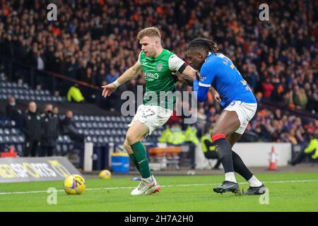 Glasgow, Royaume-Uni.21 novembre 2021.La demi-finale de la coupe Premier Sports a eu lieu entre le Rangers FC et le Hibernian FC au stade Hampden Park, à Glasgow.Le gagnant se présentera au Celtic FC lors de la finale du 19 décembre.Le score final est Hibernian gagné par 3 buts à 1.Crédit : Findlay/Alay Live News Banque D'Images