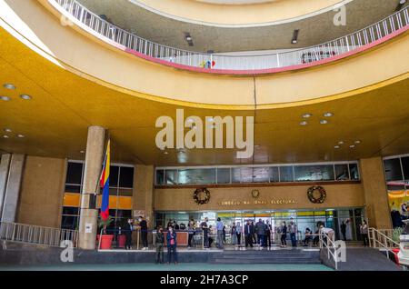 Caracas, Miranda, Venezuela.21 novembre 2021.Siège du Conseil électoral national, l'entité qui réglemente les élections au Venezuela. Les Vénézuéliens votent dimanche 21 novembre aux élections d'État et municipales, où 23 gouverneurs et 335 maires seront élus, en plus des législateurs et conseillers régionaux.À cette occasion, une partie de l'opposition a assisté aux élections.(Image de crédit : © Jimmy Villalta/ZUMA Press Wire) Banque D'Images