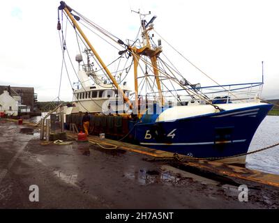 BA 4 OSPREY - Ballantrae (une communauté de Carrick, South Ayrshire, Écosse) bateaux de pêche déchargeant leurs prises à Kirkcudbright, Dumfries et Galloway, Écosse. Banque D'Images