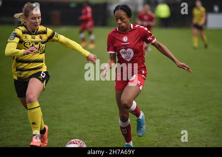 Londres, Royaume-Uni.21 novembre 2021.Kings Langley, Angleterre, novembre Anne Meiwald (5 Watford) et Melissa Johnson ( 9 Bristol City) défi pour le ballon pendant le match de championnat FA Womens entre Watford et Bristol City au stade orbital Fasteners - Angleterre.Crédit: SPP Sport presse photo./Alamy Live News Banque D'Images