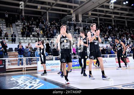 Trento, Italie.21 novembre 2021.(Dolomiti energia Trentino) pendant Dolomiti Energia Trentino vs Fortitudo Kigili Bologna, Italian Basketball A Serie Championship à Trento, Italie, novembre 21 2021 crédit: Independent photo Agency/Alay Live News Banque D'Images