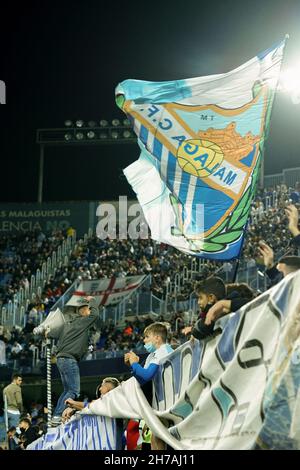 Malaga, Espagne.15 novembre 2021.Les fans de Malaga CF vus pendant le match de la Liga Smartbank entre Malaga CF et CD Tenerife au stade la Rosaleda, à Malaga.(Note finale: Malaga CF 1:0 CD Tenerife) (photo de Francis Gonzalez/SOPA Images/Sipa USA) crédit: SIPA USA/Alay Live News Banque D'Images