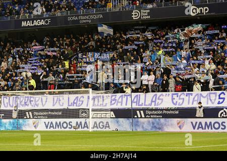 Malaga, Espagne.15 novembre 2021.Les fans de Malaga CF vus pendant le match de la Liga Smartbank entre Malaga CF et CD Tenerife au stade la Rosaleda, à Malaga.(Note finale: Malaga CF 1:0 CD Tenerife) (photo de Francis Gonzalez/SOPA Images/Sipa USA) crédit: SIPA USA/Alay Live News Banque D'Images