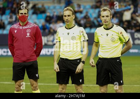 Malaga, Espagne.15 novembre 2021.Les arbitres sont vus avant le match de la Liga Smartbank entre Malaga CF et CD Tenerife au stade la Rosaleda, à Malaga.(Note finale: Malaga CF 1:0 CD Tenerife) (photo de Francis Gonzalez/SOPA Images/Sipa USA) crédit: SIPA USA/Alay Live News Banque D'Images