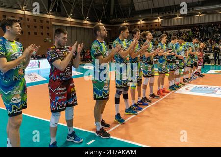 Ravenne, Italie.21 novembre 2021.SIR Safety Conad Perugia pendant Consar Ravenna vs Sir Safety Conad Perugia, Volleyball Italian Serie A Men SuperLeague Championship à Ravenna, Italie, novembre 21 2021 crédit: Independent photo Agency/Alay Live News Banque D'Images