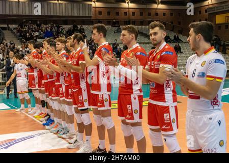 Ravenne, Italie.21 novembre 2021.Consar RCM Ravenna pendant Consar Ravenna vs Sir Safety Conad Perugia, Volleyball Italien Serie A Men SuperLeague Championship à Ravenna, Italie, novembre 21 2021 crédit: Independent photo Agency/Alay Live News Banque D'Images