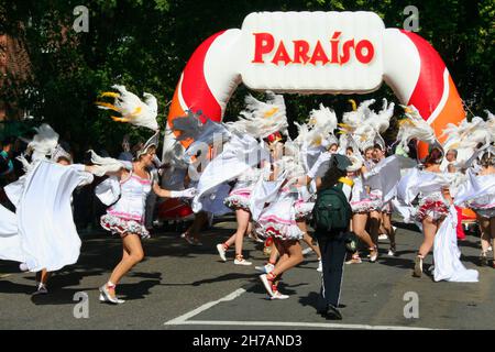 Londres, Angleterre - 28 2006 août : défilé pendant le carnaval de Notting Hill. Banque D'Images