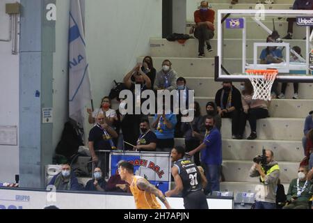 Cremona, Italie.21 novembre 2021.Tifosi Vanoli Cremona durante Vanoli Panier Cremona vs Carpegna Prosciutto Pesaro, Campionato di basket série A in Cremona, Italia, 21 novembre 2021 crédit: Independent photo Agency/Alamy Live News Banque D'Images