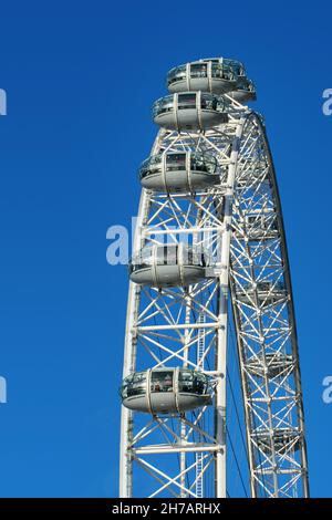 Londres, Angleterre - janvier 20 2007 : le London Eye (également connu sous le nom de Millennium Wheel) se trouve sur la rive sud de la Tamise. Banque D'Images