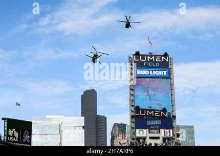Seattle, États-Unis.21 novembre 2021 : les forces armées survolent Lumen Field avant un match entre les Arizona Cardinals et les Seattle Seahawks.Sean BrownCSM crédit: CAL Sport Media/Alay Live News Banque D'Images