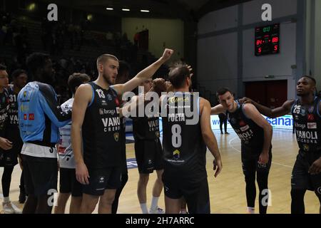 Cremona, Italie.21 novembre 2021.La Vanoli Cremona fine partita durante Vanoli Panier Cremona vs Carpegna Prosciutto Pesaro, Campionato di basket série A in Cremona, Italia, 21 novembre 2021 crédit: Independent photo Agency/Alay Live News Banque D'Images