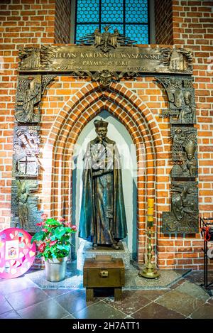 Gniezno, Pologne - 09 août 2021.La basilique de la cathédrale Primatiale de l'Assomption de la Sainte Vierge Marie et du Sanctuaire de Saint Adalbert - intérieur Banque D'Images