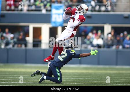 Seattle, États-Unis.21 novembre 2021: Grand receveur A.J. des Arizona CardinalsGreen (18) monte pour attraper un col tout en étant défendu par le cornerback des Seattle Seahawks Tre Brown (22) lors d'un match entre les Arizona Cardinals et les Seattle Seahawks au Lumen Field à Seattle, WA.Les cardinaux ont gagné 23-13.Sean Brown/CSM crédit: CAL Sport Media/Alay Live News Banque D'Images