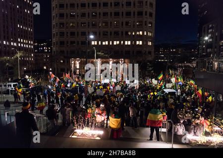 Seattle, États-Unis.21 novembre 2021.Environ un millier de manifestants inondent la 3ème ave dans le centre-ville tard dans la journée.Les manifestants appellent à la fin du soutien des administrations Biden au Front de libération du peuple Tigrayan (TLFP).Crédit : James Anderson/Alay Live News Banque D'Images