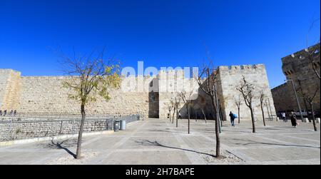 Les murs ottomans de la vieille ville de Jérusalem, Israël. Banque D'Images