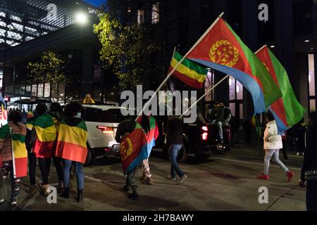 Seattle, États-Unis.21 novembre 2021.Environ un millier de manifestants inondent la 3ème ave dans le centre-ville tard dans la journée.Les manifestants appellent à la fin du soutien des administrations Biden au Front de libération du peuple Tigrayan (TLFP).Crédit : James Anderson/Alay Live News Banque D'Images