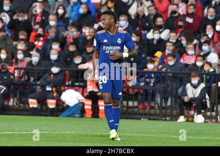 Grenade, Espagne.21 novembre 2021.(11/21/2021) Vinicius Junior en action pendant le match de la Liga Santander entre Grenade CF et le Real Madrid CF au stade Los Carmenes à Grenade (photo par Agostino Gemito/Pacific Press/Sipa USA) crédit: SIPA USA/Alay Live News Banque D'Images