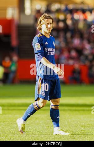 Grenade, Espagne.21 novembre 2021.Luka Modric vu pendant le match de la Liga Santander entre Grenade CF et le Real Madrid au stade Nuevo Los Carmenes, à Grenade.(Score final; Granada CF 1:4 Real Madrid) crédit: SOPA Images Limited/Alamy Live News Banque D'Images