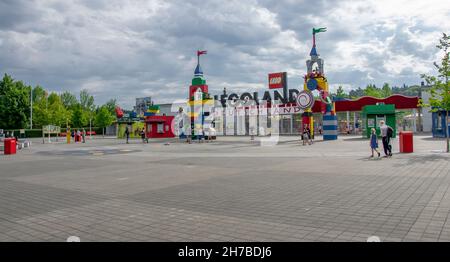 GUNZBURG, ALLEMAGNE - juillet 7 2017 : Legoland - parc d'attractions en Bavière, Allemagne.Sculptures de maisons, tours, châteaux en blocs lego. Banque D'Images