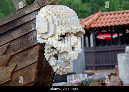 GUNZBURG, ALLEMAGNE - juillet 7 2017 : Legoland - parc d'attractions en Bavière, Allemagne.Sculptures de maisons, tours, châteaux en blocs lego. Banque D'Images