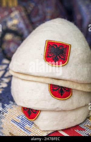 Le PLIS ou Qeleshe, le traditionnel albanais laoolen chapeau gros plan Banque D'Images