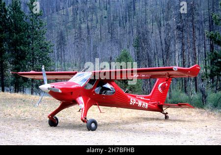 PZL-104 un avion Wilga stationné sur une piste d'atterrissage de l'arrière-pays dans le centre de l'Idaho Banque D'Images