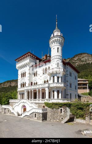 ALPES DE HAUTE-PROVENCE, VALLÉE D'UBAYE, VILLAGE DE JAUSIERS, CHÂTEAU DES MAGNANS Banque D'Images