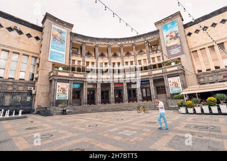 25 mai 2021, Erevan, Arménie: Théâtre de Moscou sur une place Charles Aznavour Banque D'Images