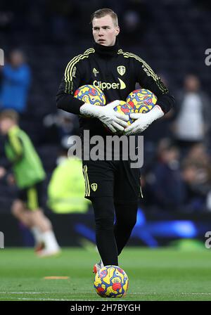 Londres, Royaume-Uni.21 novembre 2021.Kristoffer Klaesson, de Leeds United, se réchauffe avant le match de la Premier League au Tottenham Hotspur Stadium, Londres.Le crédit photo devrait se lire: Paul Terry/Sportimage crédit: Sportimage/Alay Live News Banque D'Images