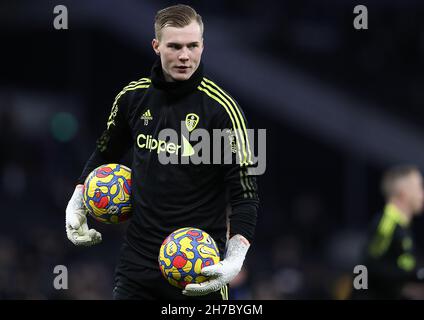 Londres, Royaume-Uni.21 novembre 2021.Kristoffer Klaesson, de Leeds United, se réchauffe avant le match de la Premier League au Tottenham Hotspur Stadium, Londres.Le crédit photo devrait se lire: Paul Terry/Sportimage crédit: Sportimage/Alay Live News Banque D'Images