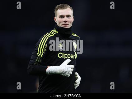 Londres, Royaume-Uni.21 novembre 2021.Kristoffer Klaesson, de Leeds United, se réchauffe avant le match de la Premier League au Tottenham Hotspur Stadium, Londres.Le crédit photo devrait se lire: Paul Terry/Sportimage crédit: Sportimage/Alay Live News Banque D'Images