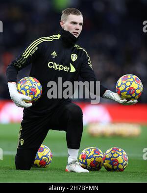 Londres, Royaume-Uni.21 novembre 2021.Kristoffer Klaesson, de Leeds United, se réchauffe avant le match de la Premier League au Tottenham Hotspur Stadium, Londres.Le crédit photo devrait se lire: Paul Terry/Sportimage crédit: Sportimage/Alay Live News Banque D'Images