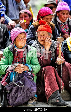 Les vieilles femmes pendant le festival religius, le monastère de Lamayuru, Ladakh - Jammu et Cachemire - Inde.Portrait des femmes autochtones Banque D'Images