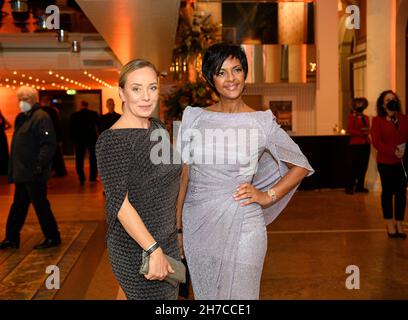 Francfort, Allemagne.06e novembre 2021.Dennenesch ZOUDE r.(Actrice).Le 39e bal de la presse sportive allemande à Francfort-sur-le-main/Allemagne le 6 novembre 2021 crédit: dpa/Alamy Live News Banque D'Images