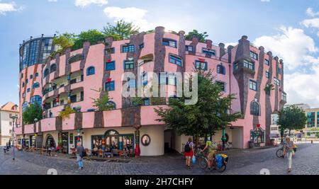 Magdebourg: Maison de Grüne Zitadelle (citadelle verte) par l'artiste Hundertwasser in , Sachsen-Anhalt, Saxe-Anhalt, Allemagne Banque D'Images