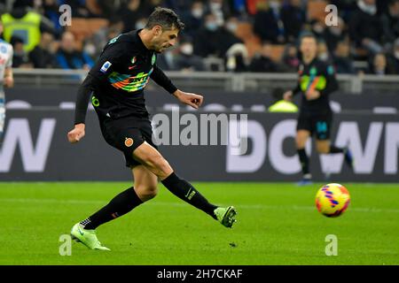 Milan, Italie.21 novembre 2021.Andrea Ranocchia du FC Internazionale en action pendant la série Un match de football entre le FC Internazionale et le SSC Napoli au stade San Siro de Milan (Italie), le 21 novembre 2021.Photo Andrea Staccioli/Insidefoto crédit: Insidefoto srl/Alamy Live News Banque D'Images