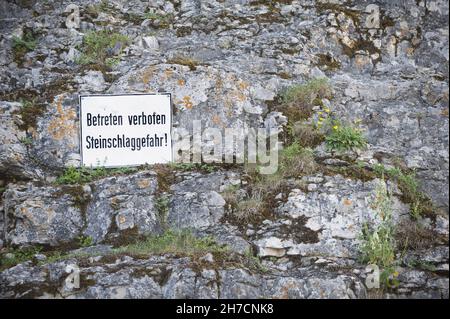 Panneau ne pas entrer, danger de chute de roche, Allemagne Banque D'Images