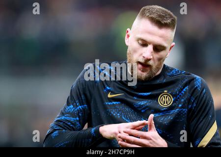 Milan Skriniar du FC Internazionale pendant l'échauffement avant la série Un match entre le FC Internazionale et la SSC Napoli Banque D'Images